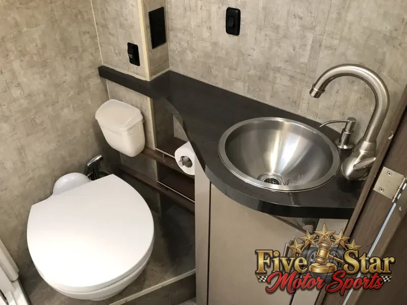 2015 Winnebago View Profile 24V photo 13