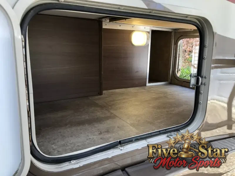 2015 Winnebago View Profile 24V photo 4