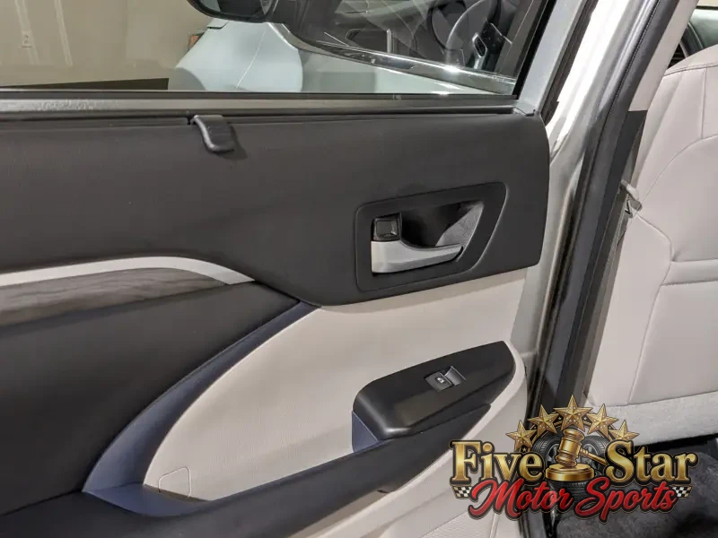 2018 Toyota Highlander Limited photo 5