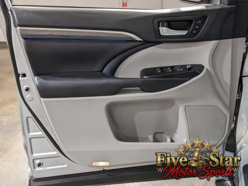 2018 Toyota Highlander Limited photo 17