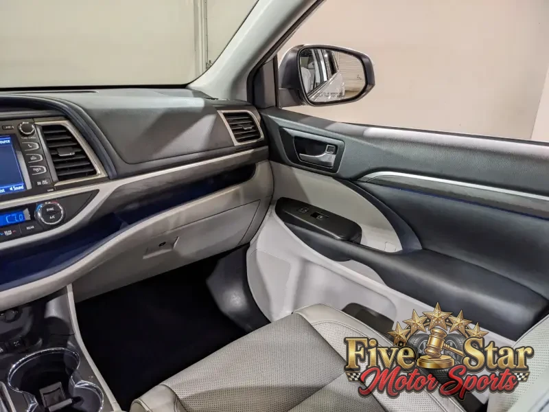 2018 Toyota Highlander Limited photo 26