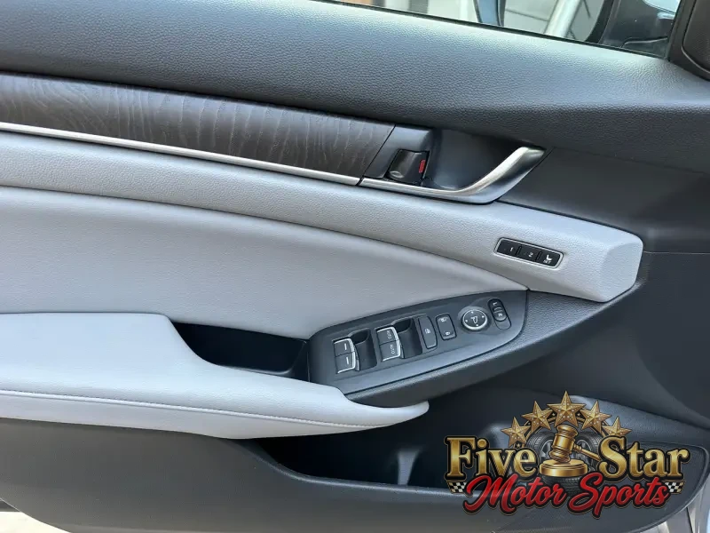 2018 Honda Accord EX-L photo 11